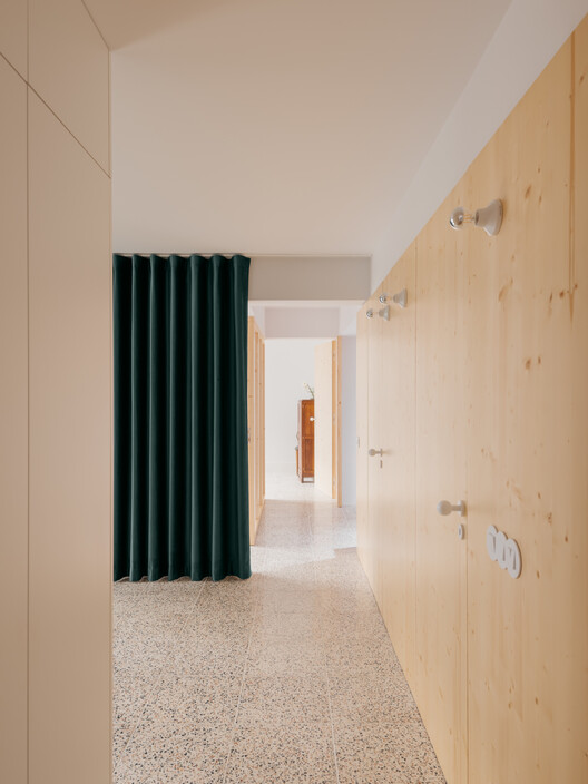 Manuela Porto 10 Apartment / ALA.rquitectos Manuela Porto 10 Apartment / ALA.rquitectos - Image 3 of 28
