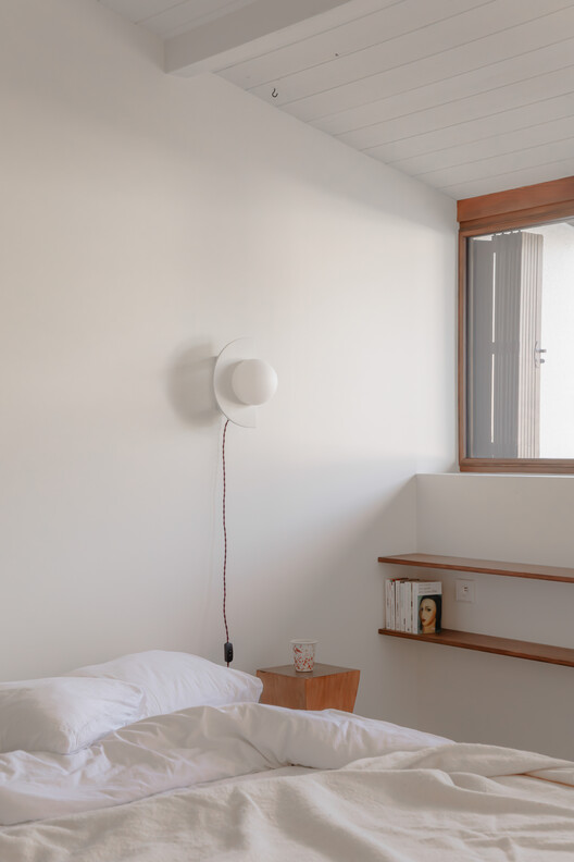Workers' House Renovation / Cecile Elicagaray Architecte Workers' House Renovation / Cecile Elicagaray Architecte - Interior Photography, Bedroom, Bed, Lighting