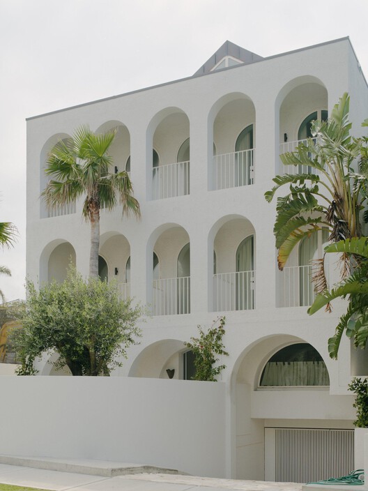 Bondi Beach Villa / Common Office - More Images