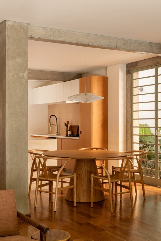 Conde House / Terra Arquitetura Conde House / Terra Arquitetura - Interior Photography, Wood, Table, Lighting, Chair