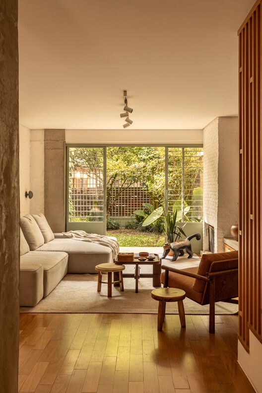 Conde House / Terra Arquitetura Conde House / Terra Arquitetura - Interior Photography, Living Room, Wood, Sofa, Table, Chair