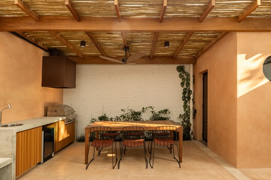 Conde House / Terra Arquitetura Conde House / Terra Arquitetura - Interior Photography, Dining room, Wood, Chair, Beam