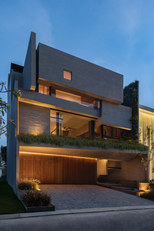 O4 House / studiokian O4 House / studiokian - Exterior Photography, Balcony, Courtyard