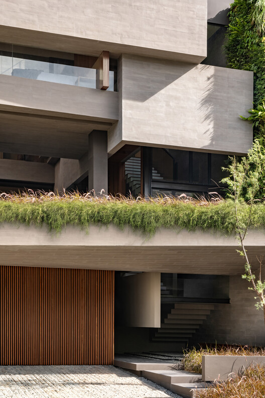 O4 House / studiokian - Image 2 of 24