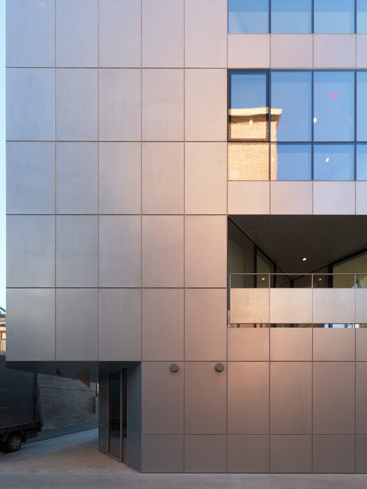 3D Building / FHHH friends - Image 12 of 39