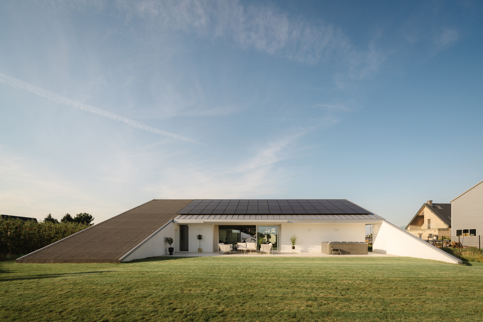 Slope House / SOURCE Architecture Studio