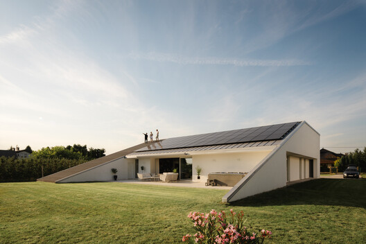Slope House / SOURCE Architecture Studio - Exterior Photography