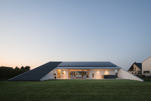 Slope House / SOURCE Architecture Studio - Image 25 of 27