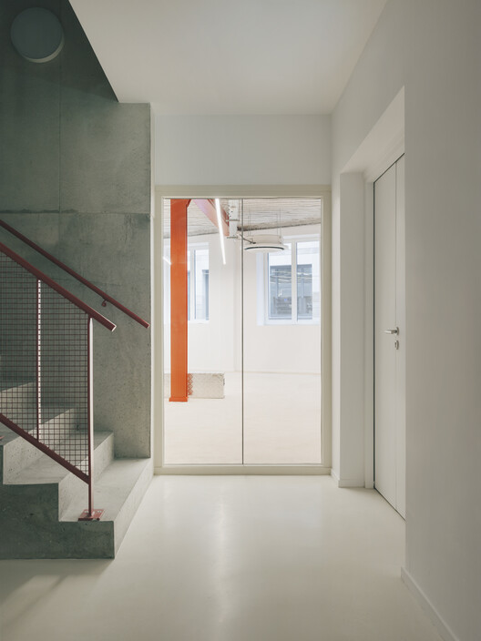Sentier - Contemporary Workplace / Agathe Marimbert Architecte + Exbrayat Enrico architectes + Romain Granoux architecte - Interior Photography, Stairs
