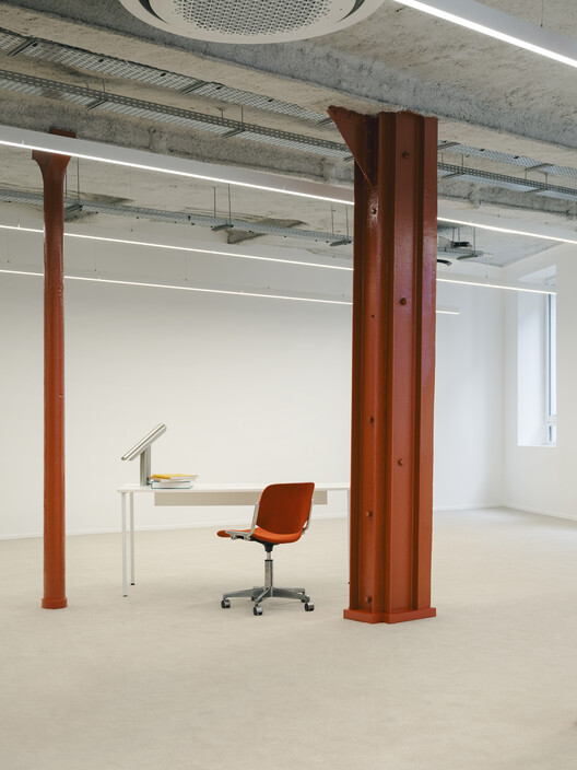 Sentier - Contemporary Workplace / Agathe Marimbert Architecte + Exbrayat Enrico architectes + Romain Granoux architecte - Interior Photography, Column, Beam