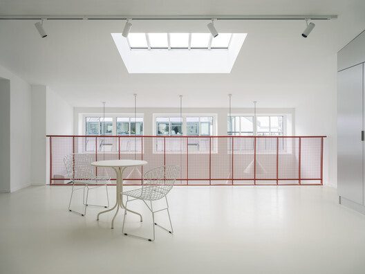 Sentier - Contemporary Workplace / Agathe Marimbert Architecte + Exbrayat Enrico architectes + Romain Granoux architecte - Interior Photography, Glass