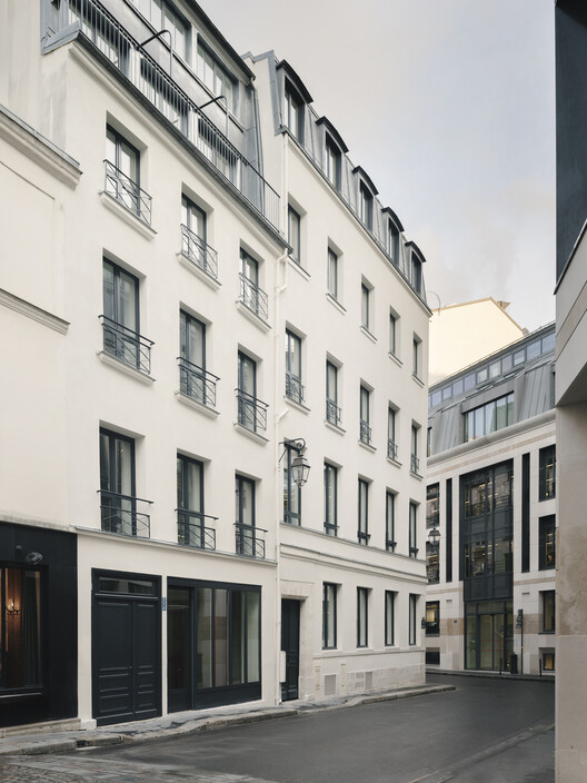 Sentier - Contemporary Workplace / Agathe Marimbert Architecte + Exbrayat Enrico architectes + Romain Granoux architecte - Exterior Photography, Windows, Facade, Concrete, Balcony