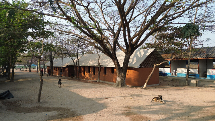 Classrooms for New Day School School / Simple Architecture - Image 2 of 28