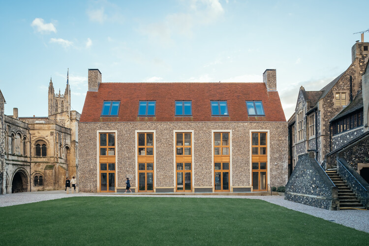 The Rausing Science Center at The King's School / Walters & Cohen Architects - Exterior Photography, Educational Architecture, Courtyard, Arcade