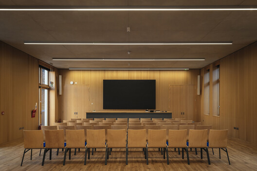 The Rausing Science Center at The King's School / Walters & Cohen Architects - Interior Photography, Dining room, Wood, Chair
