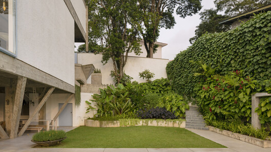 Residencia Azul / Estúdio Orth + Julieta Fialho Paisagismo - Fotografía exterior, Jardín, Concreto, Balcón, Patio interior