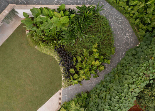 Residencia Azul / Estúdio Orth + Julieta Fialho Paisagismo - Imagen 20 de 32