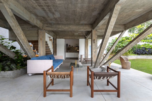 Residencia Azul / Estúdio Orth + Julieta Fialho Paisagismo - Fotografía interior, Comedor, Madera, Fijación Vigas, Concreto, Sillas