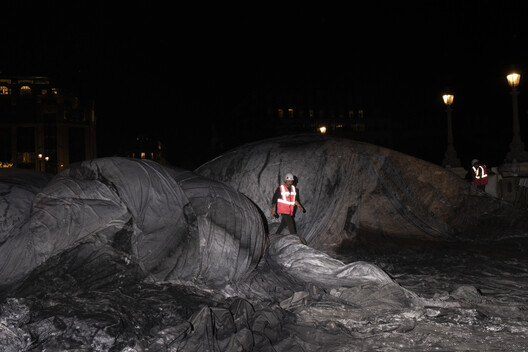 Street Artist JR Installs an Inflatable Cave on Paris' Pont Neuf in Tribute to Christo and Jeanne-Claude Street Artist JR Installs an Inflatable Cave on Paris' Pont Neuf in Tribute to Christo and Jeanne-Claude - Image 17 of 22