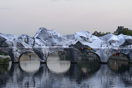 Street Artist JR Installs an Inflatable Cave on Paris' Pont Neuf in Tribute to Christo and Jeanne-Claude Street Artist JR Installs an Inflatable Cave on Paris' Pont Neuf in Tribute to Christo and Jeanne-Claude - Image 1 of 22
