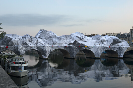 Street Artist JR Installs an Inflatable Cave on Paris' Pont Neuf in Tribute to Christo and Jeanne-Claude Street Artist JR Installs an Inflatable Cave on Paris' Pont Neuf in Tribute to Christo and Jeanne-Claude - Image 5 of 22