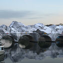 Street Artist JR Installs an Inflatable Cave on Paris' Pont Neuf in Tribute to Christo and Jeanne-Claude - 4 的图像 4