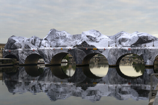 Street Artist JR Installs an Inflatable Cave on Paris' Pont Neuf in Tribute to Christo and Jeanne-Claude Street Artist JR Installs an Inflatable Cave on Paris' Pont Neuf in Tribute to Christo and Jeanne-Claude - Image 7 of 22