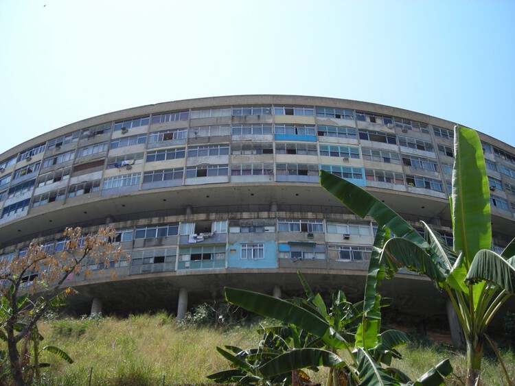 When Modernism Meets Local Resistance: Housing and Urban Friction in Latin America - Image 20 of 25