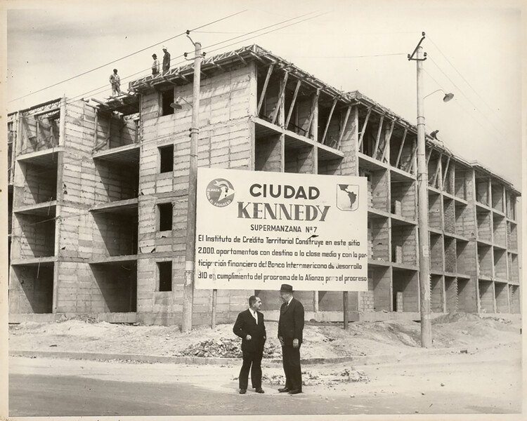 When Modernism Meets Local Resistance: Housing and Urban Friction in Latin America - Image 15 of 25