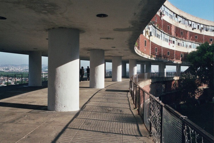 When Modernism Meets Local Resistance: Housing and Urban Friction in Latin America - Image 23 of 25