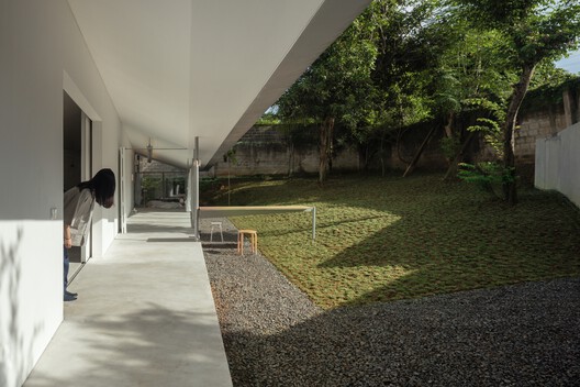 24 m’ House / dua studio 24 m’ House / dua studio - Interior Photography, Concrete, Courtyard