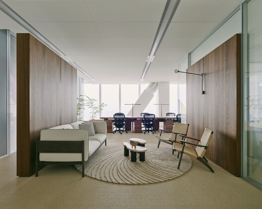 Office H / Minuspluse Design Office H / Minuspluse Design - Interior Photography, Living Room, Chair, Table, Wood, Lighting, Glass