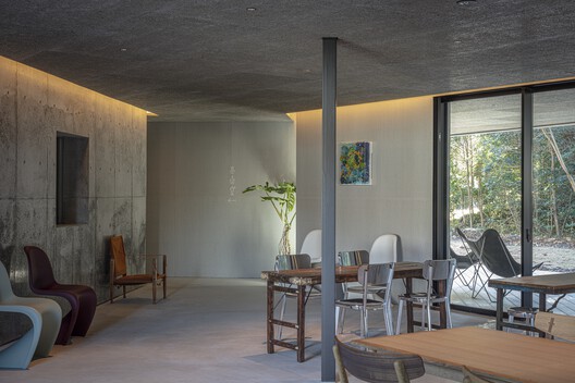 MIZU NO IE - Izu Diving Retreat / NASCA MIZU NO IE - Izu Diving Retreat / NASCA - Interior Photography, Wood, Chair, Concrete