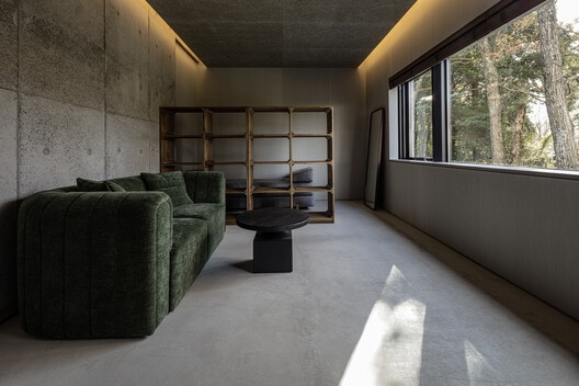 MIZU NO IE - Izu Diving Retreat / NASCA MIZU NO IE - Izu Diving Retreat / NASCA - Interior Photography, Living Room, Wood, Lighting, Concrete