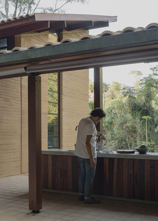 Cabaña del Lago / Matéria Base - Fotografía interior, Cocina, Madera, Fijación Vigas