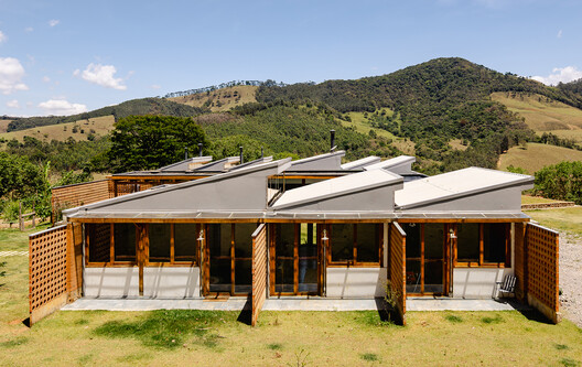 Casa Matita-Perê / Matéria Base - Fotografía exterior, Madera, Fijación Vigas
