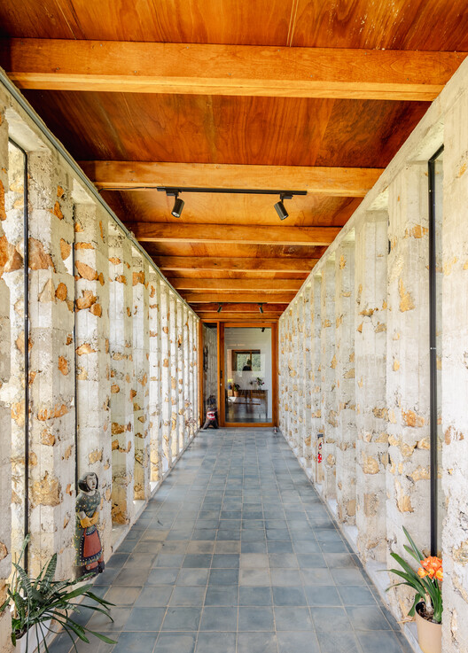 Casa Matita-Perê / Matéria Base - Fotografía interior, Madera, Fijación Vigas, Concreto