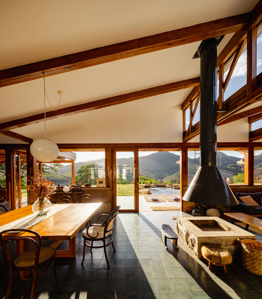 Casa Matita-Perê / Matéria Base - Fotografía interior, Madera, Fijación Vigas, Sillas
