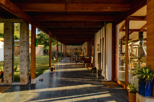 Casa Matita-Perê / Matéria Base - Fotografía interior, Madera, Pilares, Fijación Vigas