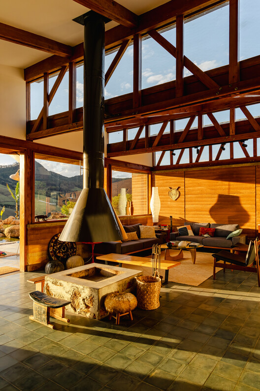 Casa Matita-Perê / Matéria Base - Fotografía interior, Madera, Fijación Vigas, Sillas