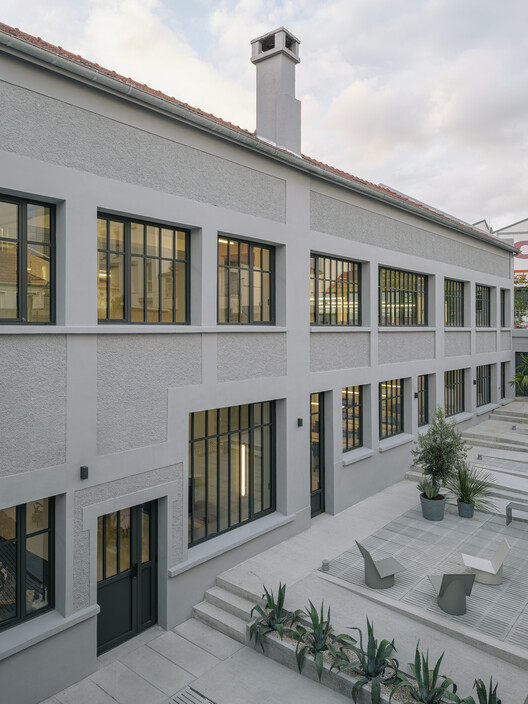 Yard House / Exbrayat Enrico architectes - Exterior Photography, Concrete, Courtyard