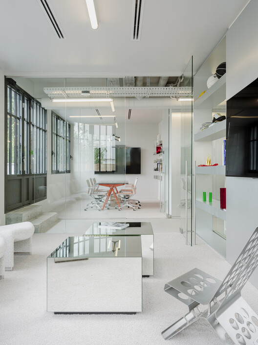 Yard House / Exbrayat Enrico architectes - Interior Photography, Table, Chair, Lighting, Glass