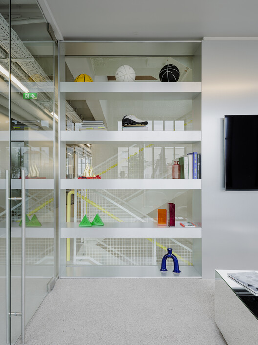 Yard House / Exbrayat Enrico architectes - Interior Photography, Shelving, Glass
