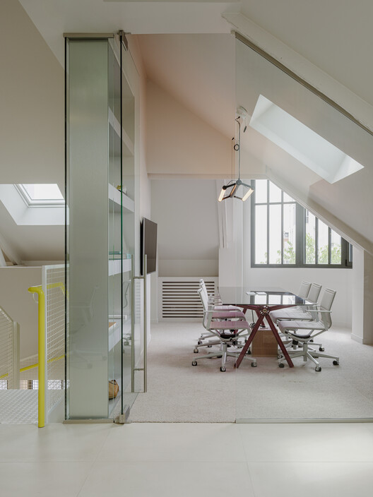 Yard House / Exbrayat Enrico architectes - Interior Photography, Wood, Lighting, Chair, Glass, Beam