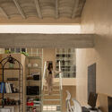 Oficina WIDOARQUITECTOS / WIDOARQUITECTOS - Fotografía interior, Madera, Estanterías, Iluminación, Sillas, Escaleras