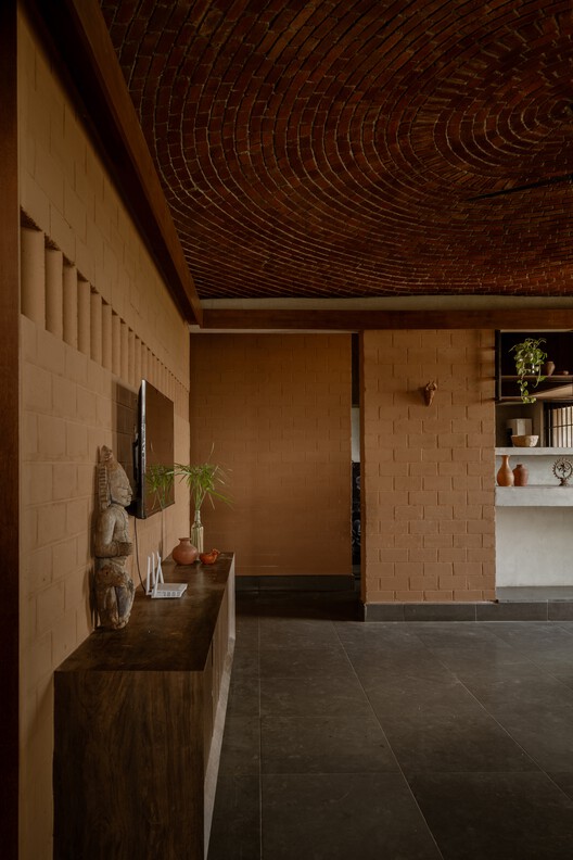 Sudhagar's Mud House / Aagaram Architects - Interior Photography, Wood, Lighting