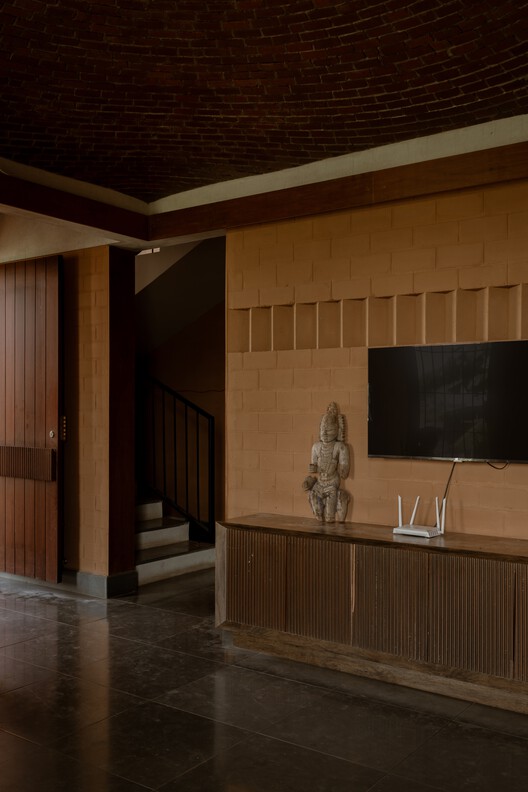 Sudhagar's Mud House / Aagaram Architects - Interior Photography, Kitchen, Wood