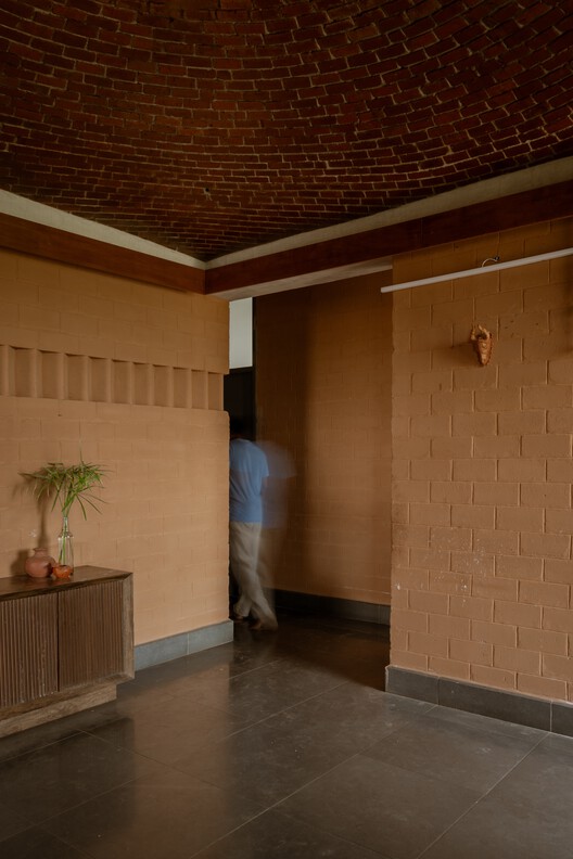 Sudhagar's Mud House / Aagaram Architects - Interior Photography, Wood