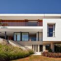 Residência AF / Reinach Mendonça Arquitetos Associados - Fotografia de Exterior, Casas, Fachada, Balcão, Escada