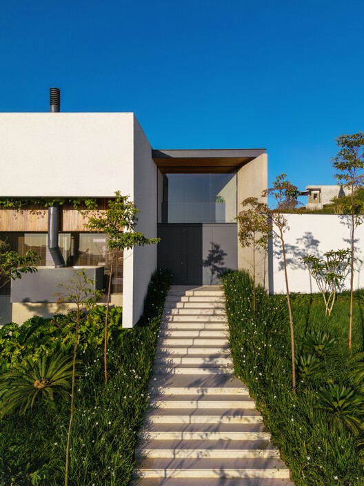 AF House / Reinach Mendonça Arquitetos Associados - Image 2 of 15